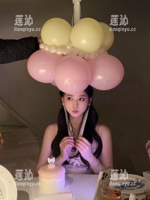 下载Peach milky爱丽丝护士的最新写真作品集，带你走进她精致而动人的艺术世界！